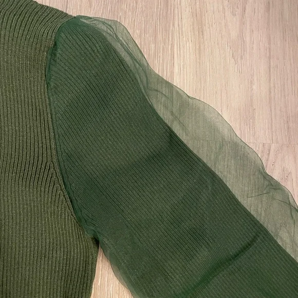 Green turtleneck sweater with tulle sleeves - Picture 2 of 10